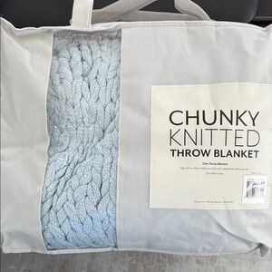 CHUNKY KNITTED THROW BLANKET LIGHT BLUE - NWT